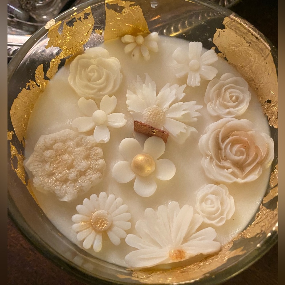 Coconut Vanilla New Soy Candle with gold leaf jar and Bamboo lid & wick 10 0z